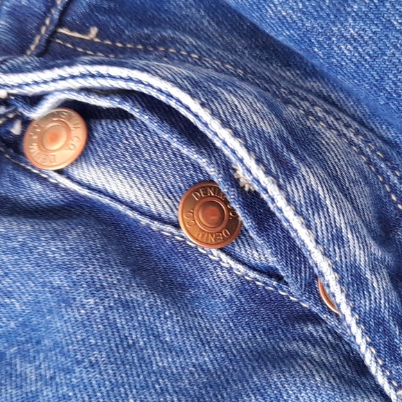 Ripped Mom Jeans - Picture 3 of 5